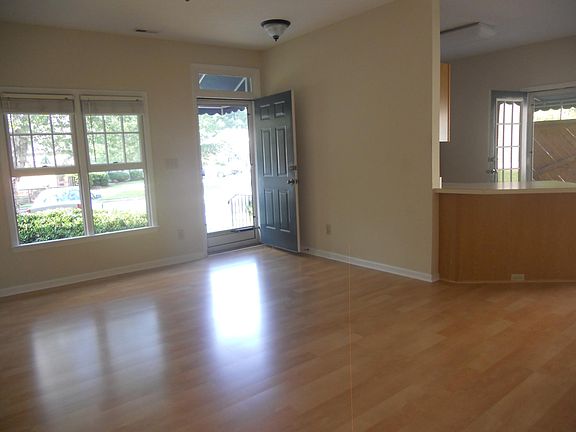 5th image of 103 Forest Oaks Dr