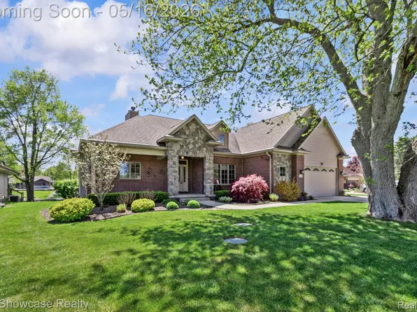 3348 Kingsway Dr, Highland, MI 48356