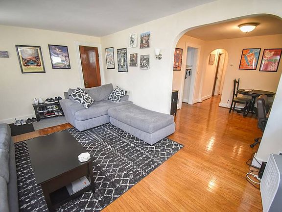 5th image of 452 Taunton Pl