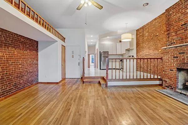 2nd image of 61 W 70th St