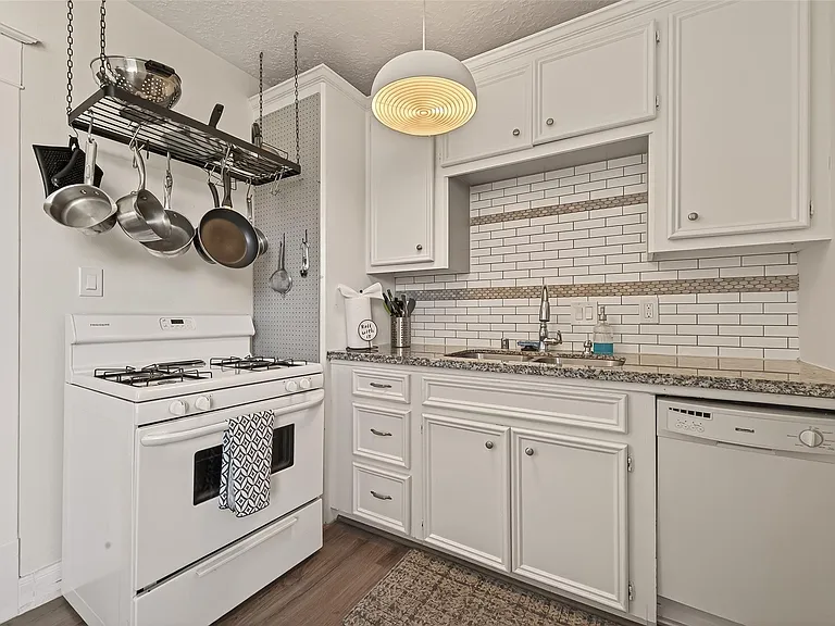 324 W Alabama St #2 — Photo 8