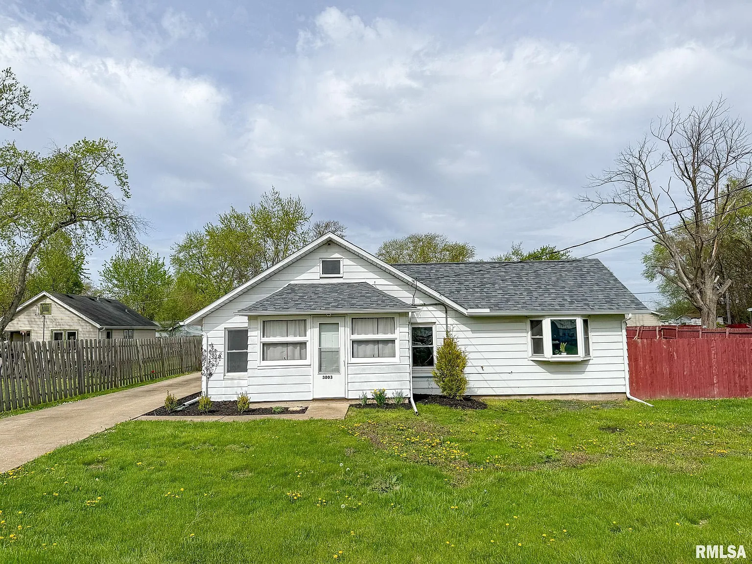 3803 S Chalmers Ave photo 1