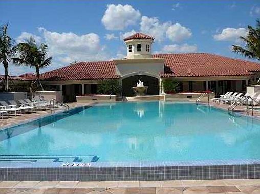 5th image of 19900 E Country Club Dr APT 918