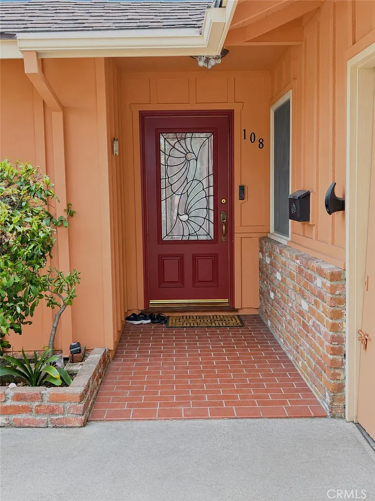 4 bed, 2159 sqft, $4,000 — Photo 2