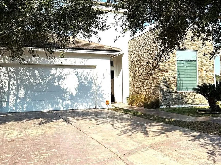 2707 El Jardin — Photo 25