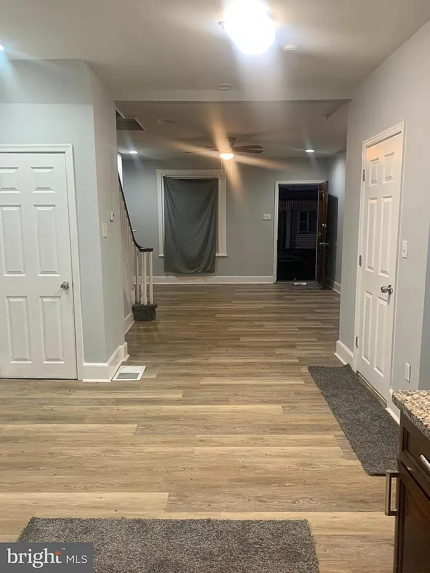 3 bed, 970 sqft, $1,550 — Photo 3