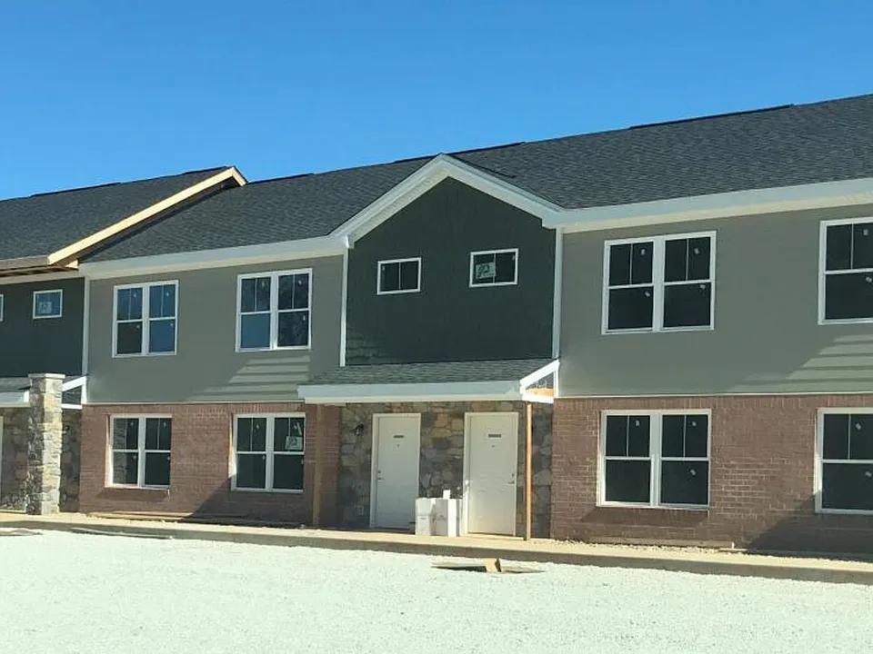 386-420 Plant Dr