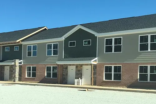 386-420 Plant Dr Photo 1