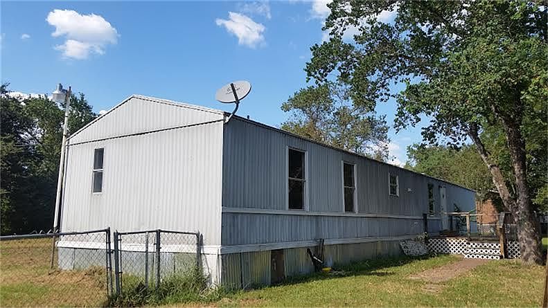 1st image of 402 S Pine Cir