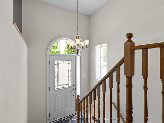3rd image of 72 Rundle Cres