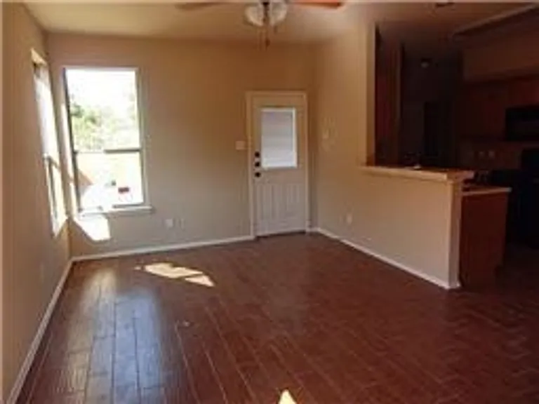 2304 Wood River Pkwy — Photo 9