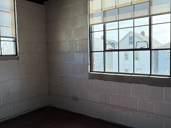 4th image of 455 Cayuga Rd #35f86a29c