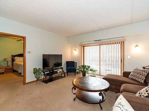 3rd image of 7410 W Lawrence Ave Unit 113