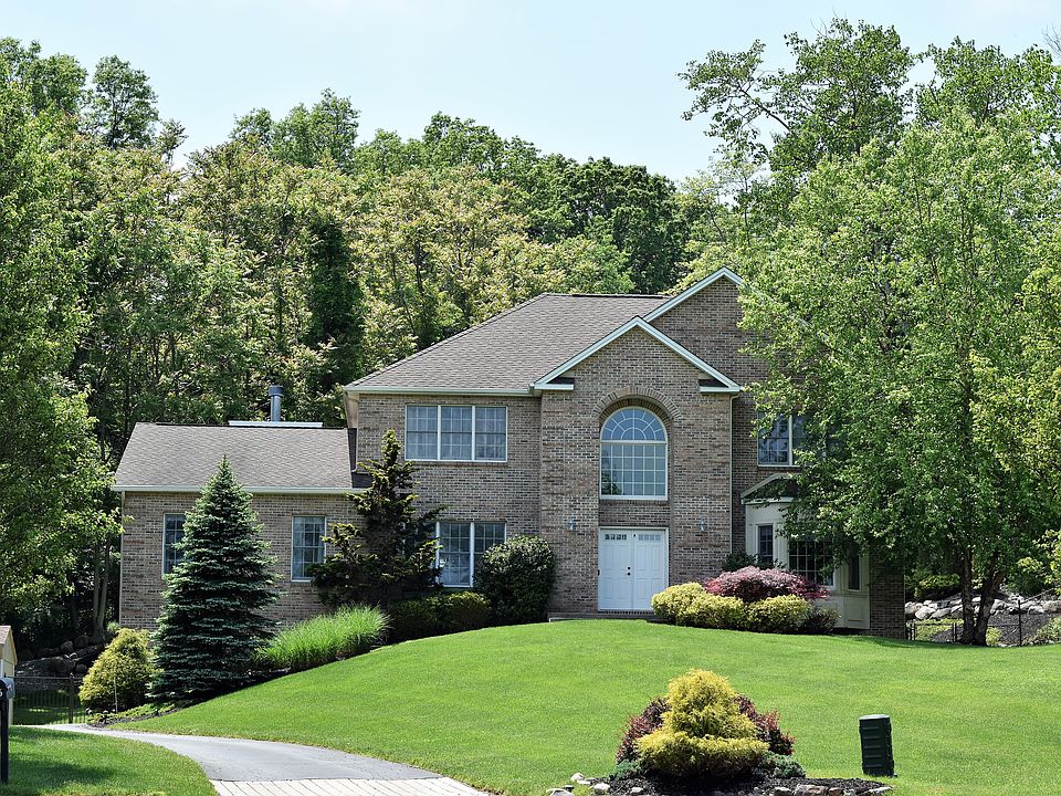 1st image of 35 Stillo Dr