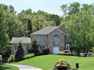 35 Stillo Dr, Airmont, NY 10952