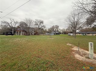 110 Lake Forrest Dr, Seguin, TX 78155