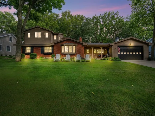 1949 N Carriage Ln, Pt Clinton, OH 43452