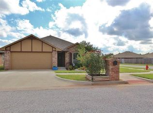 11812 SW 8th St, Yukon, OK 73099