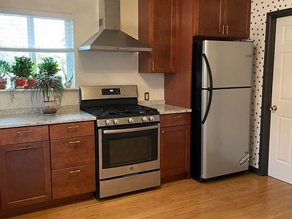 2nd image of 39 Marshall Pl