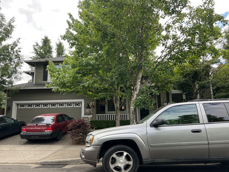 1st image of 1066 NE Creeksedge Dr