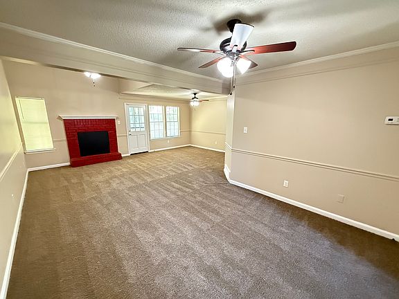 2nd image of 5846 Jardin Pl