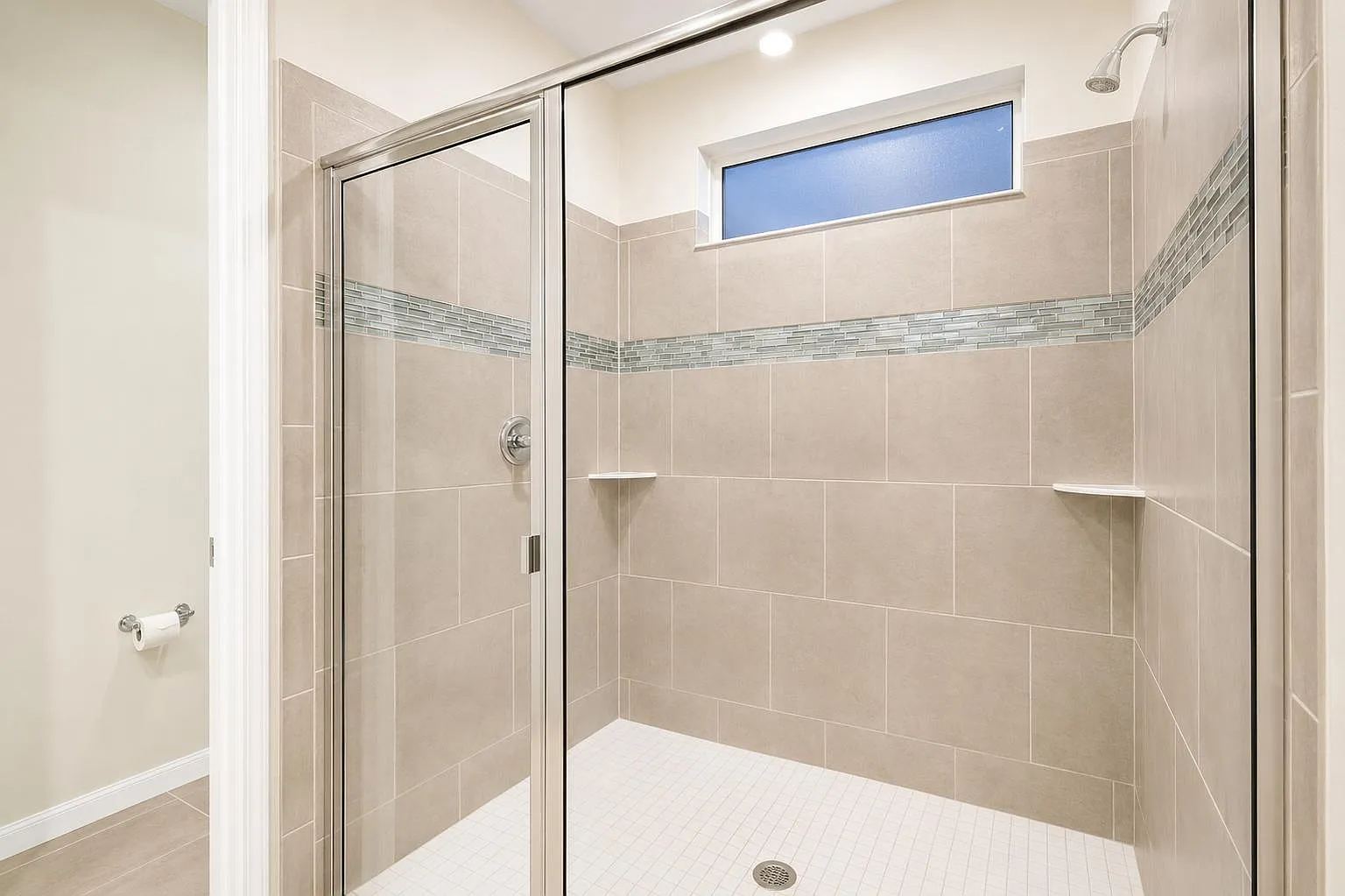 4 bed, 6.0 bath, 3544 sqft, $1,299 — Photo 4