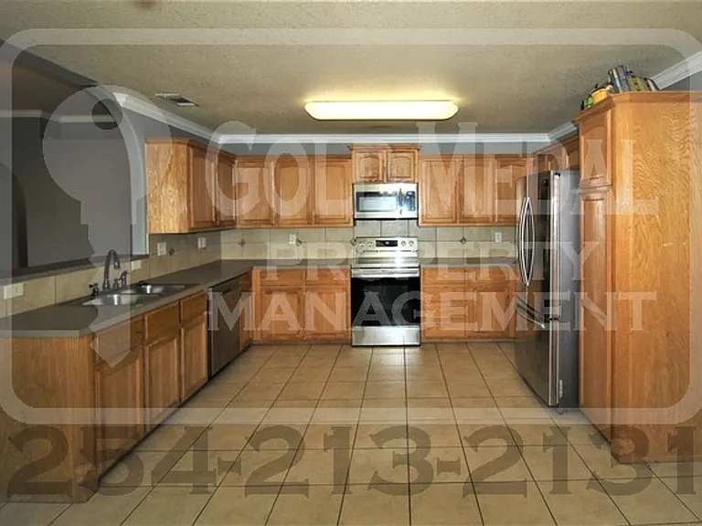 401 Hedy Dr — Photo 6