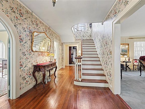 2nd image of 716 S Park St