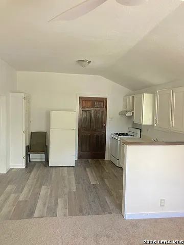 1 bed, 1.0 bath, 640 sqft, $950 — Photo 3