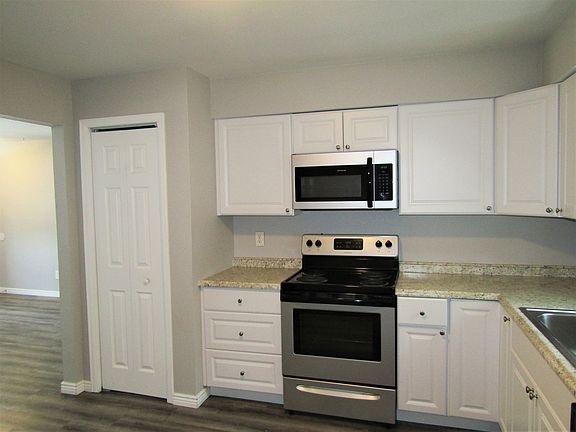 3rd image of 410 Franklin Ave APT 2