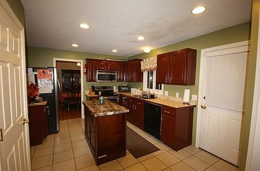 3rd image of 221 Brentwood Dr