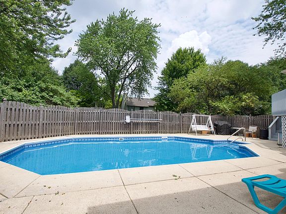 2nd image of 2410 Lakeside Dr