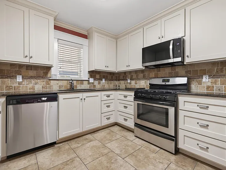 735 Cherico St — Photo 12