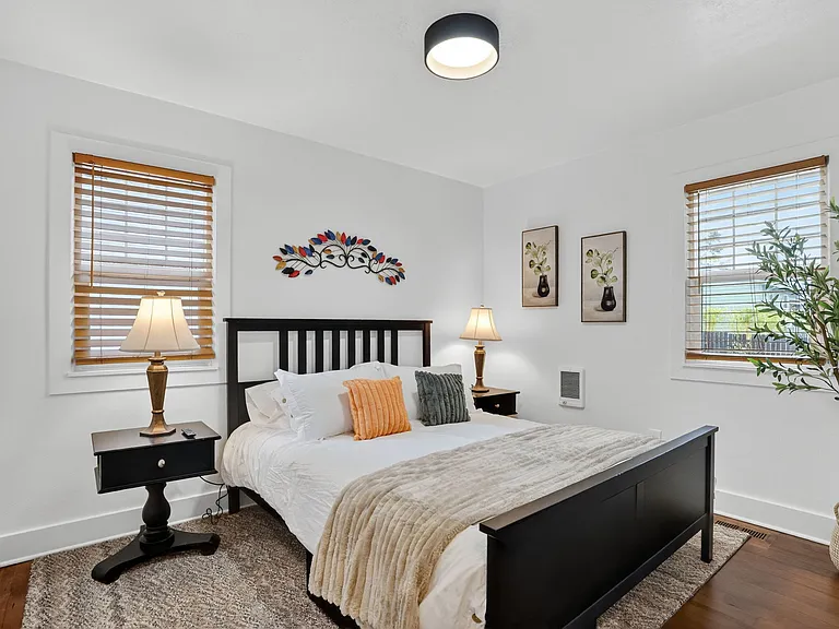 2615 Lancaster St — Photo 16