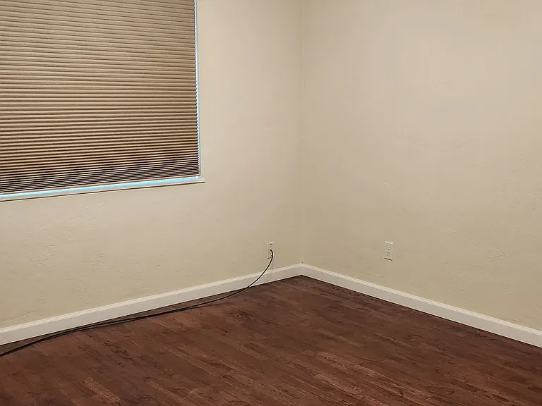 1260 S Klein Ave — Photo 15