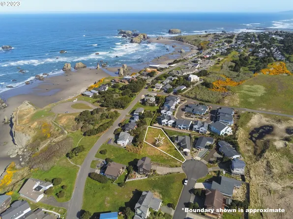 Strawberry Dr #212, Bandon, OR 97411