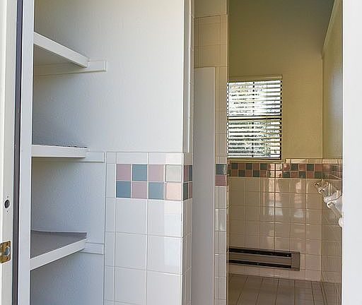 3rd image of 3016 Whitehall Ln