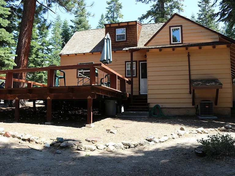 255 Old County Rd — Photo 10