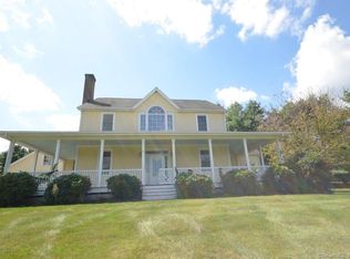 2 Arlyn Ridge Rd, Newtown, CT 06470