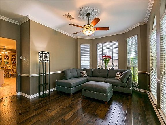 4th image of 1060 Courtney Cir