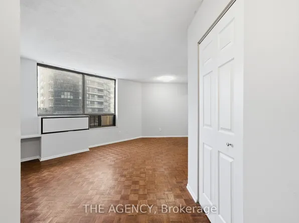 2350 Dundas St W #1003A, Toronto, ON M6P 4B1