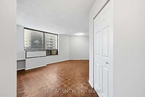 2350 Dundas St W Photo 1