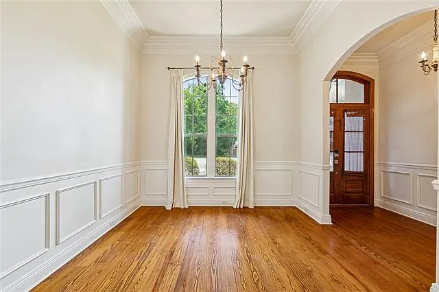 5 bed, 3.0 bath, 2223 sqft, $3,500 — Photo 2