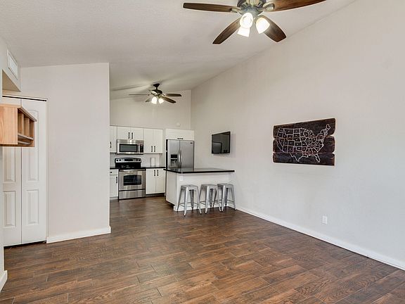 5th image of 525 N May St APT 20