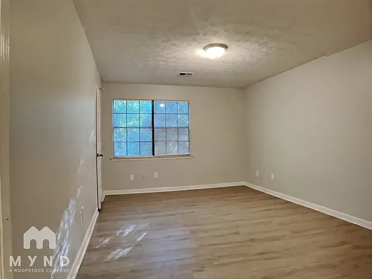 3047 Brook Hollow Dr — Photo 8