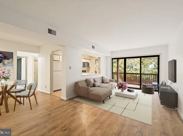 2802 Dartmouth Rd APT 6, Alexandria, VA 22314