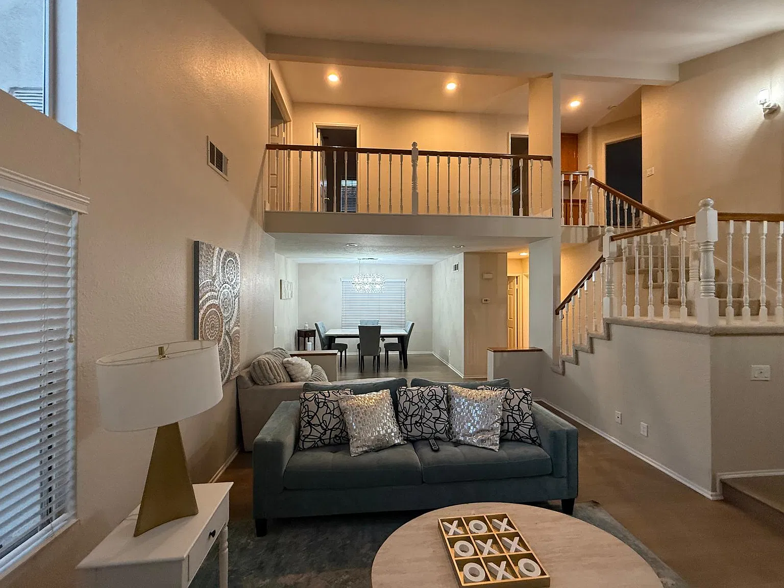 4 bed, 2.5 bath, 1900 sqft, $6,500 — Photo 2