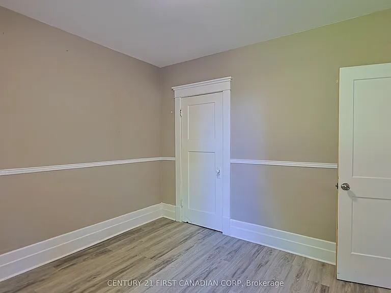 444 Dorinda St #MAIN FLOOR — Photo 14