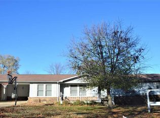824 Lewis St, Dexter, MO 63841