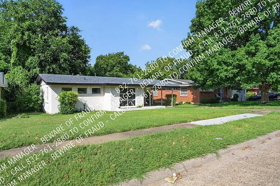 1214 Adelaide Dr